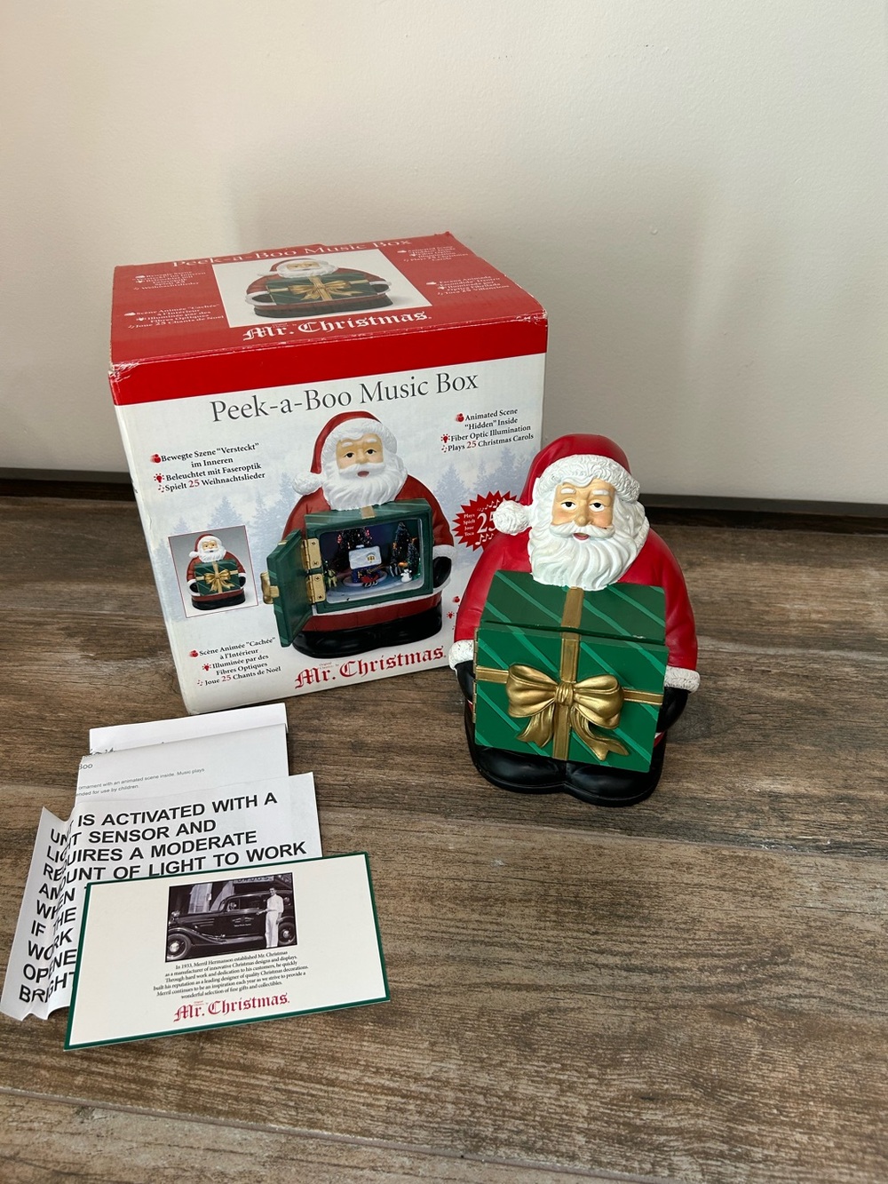 Mr. Christmas Peek-a-Boo Lighted Musical Collectible Music Box Santa - WORKS